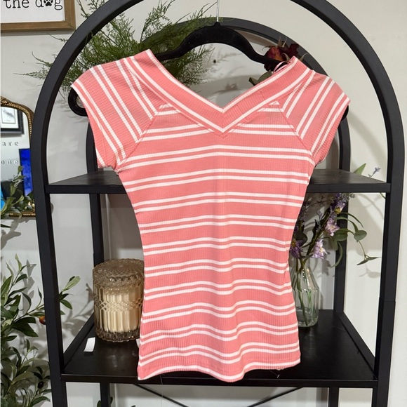 BDG Pink Fitted Ribbed Short Sleeve Tee size medium - Picture 4 of 4